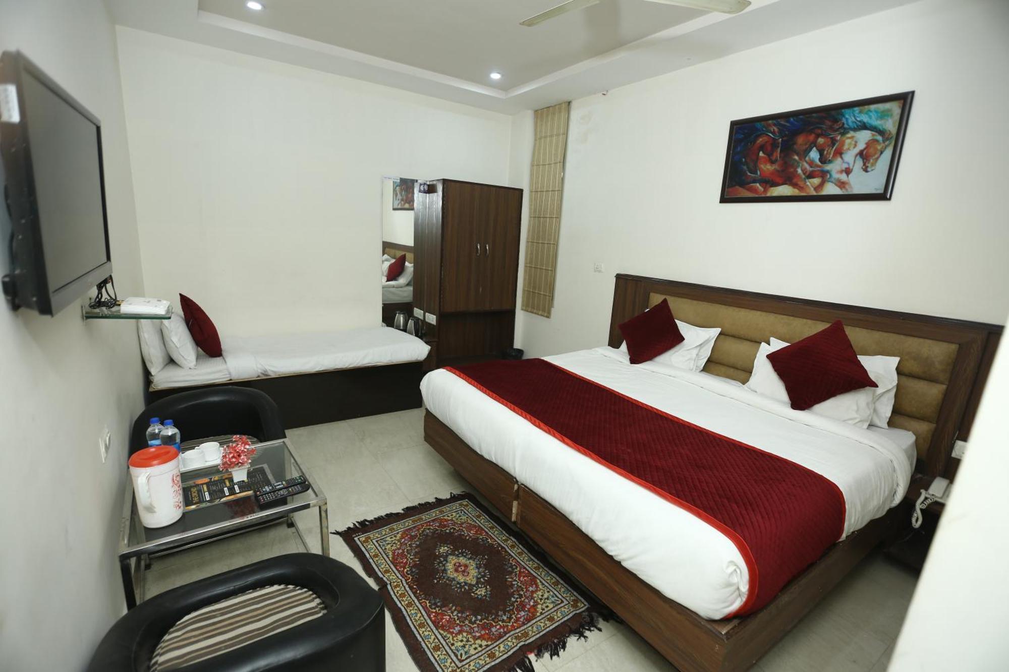 24 Hotel & Resort Agra  Kültér fotó