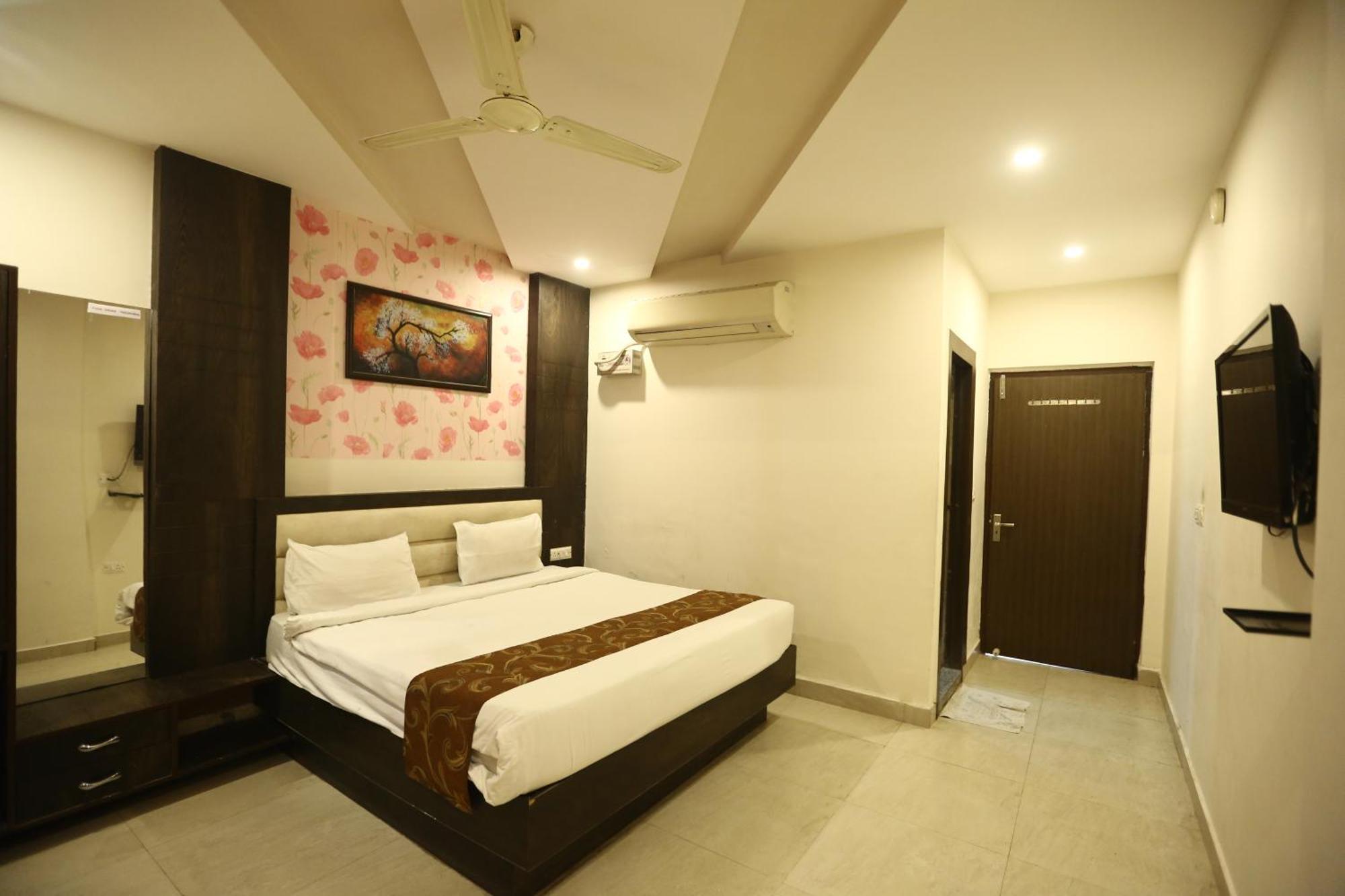 24 Hotel & Resort Agra  Kültér fotó