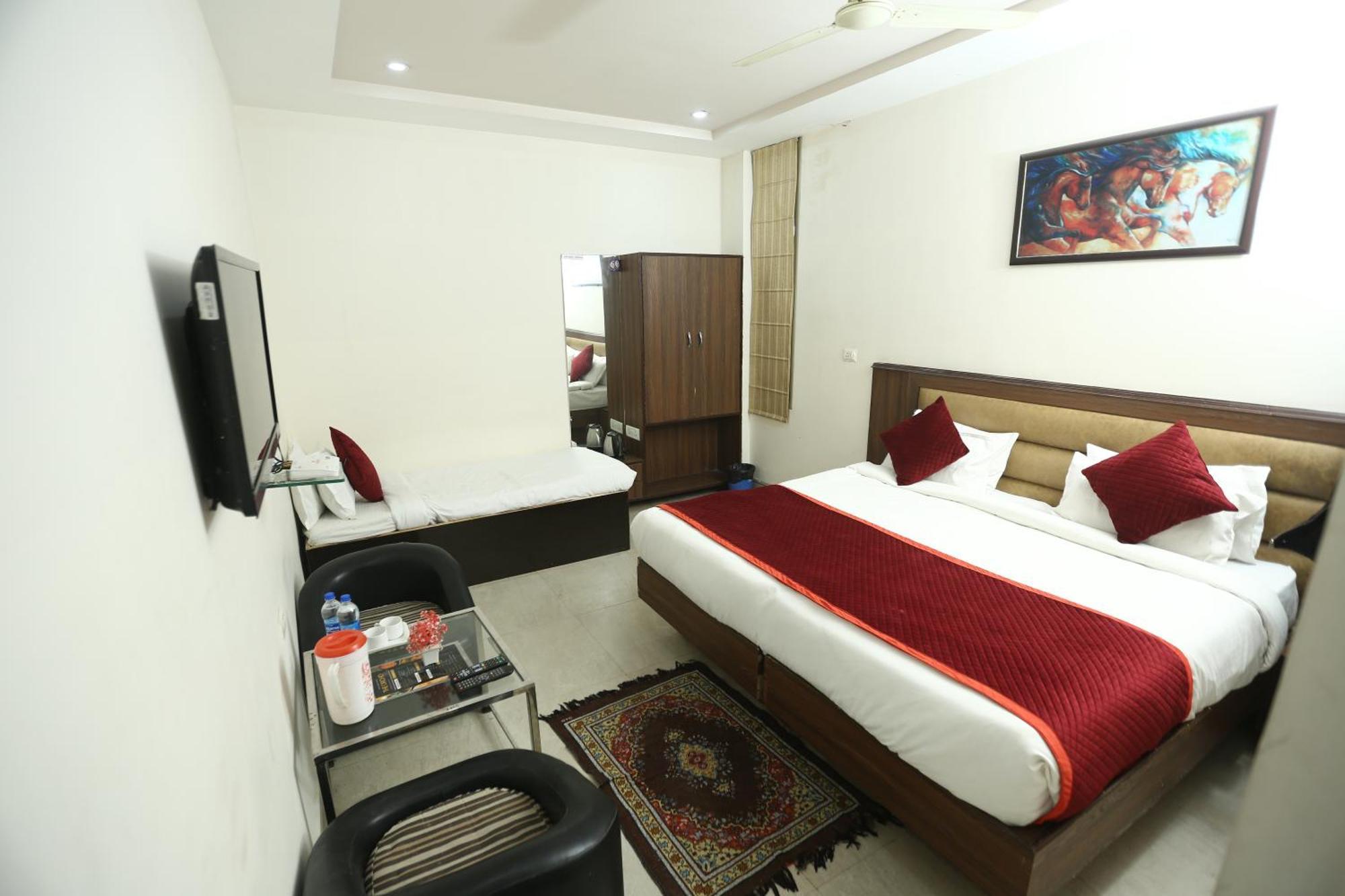 24 Hotel & Resort Agra  Kültér fotó