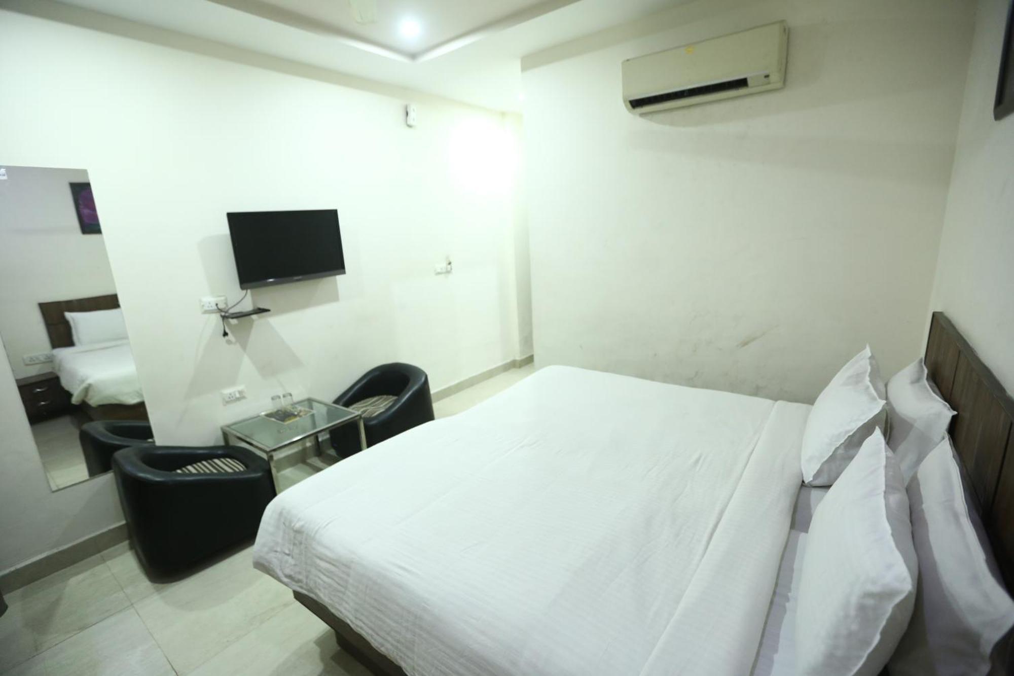 24 Hotel & Resort Agra  Kültér fotó